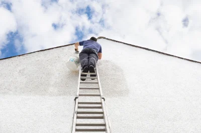 Peinture extérieure à la Feuillée — façades et ravalement